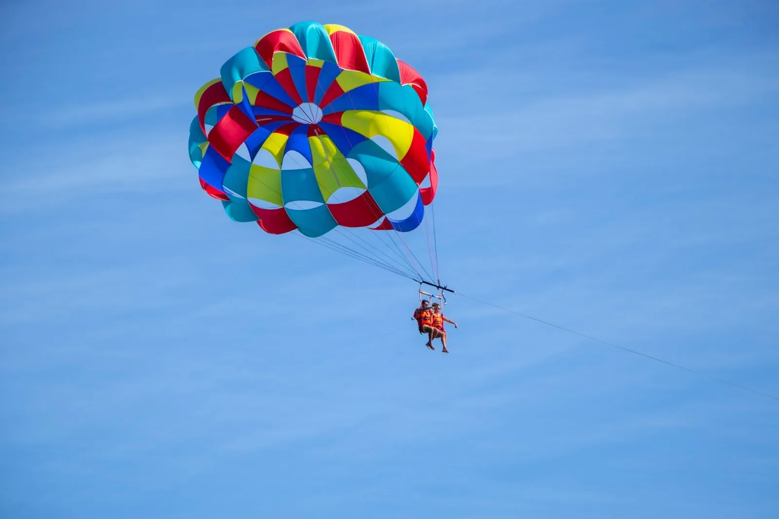 Parasailing sobre la Bahía foto 2
