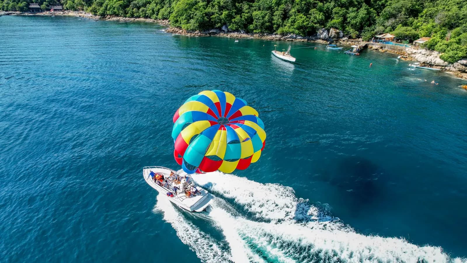 Parasailing sobre la Bahía foto 1