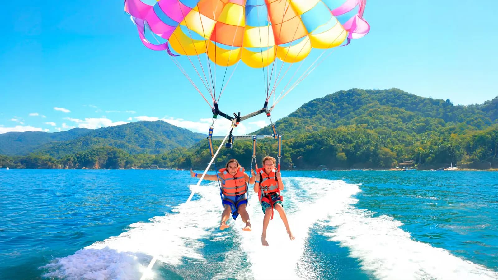 Parasailing sobre la Bahía foto 3